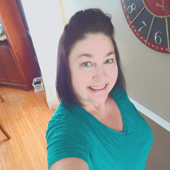 Meet your Posher, Beth - Picture 1 of 1